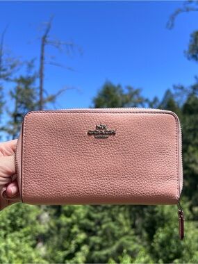 COACH Medium PINK Pebble Leather ID Zip Wallet with Silver Hardware AUTHENTIC